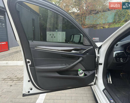 Белый БМВ 5 Серия, объемом двигателя 3 л и пробегом 85 тыс. км за 30000 $, фото 9 на Automoto.ua