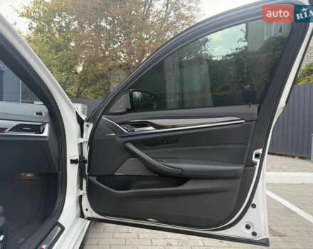 Белый БМВ 5 Серия, объемом двигателя 3 л и пробегом 85 тыс. км за 30000 $, фото 18 на Automoto.ua