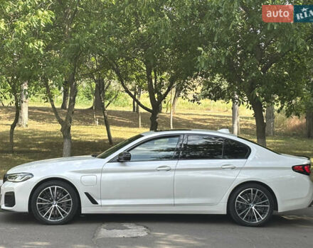 Білий БМВ 5 Серія, об'ємом двигуна 2 л та пробігом 99 тис. км за 36000 $, фото 1 на Automoto.ua