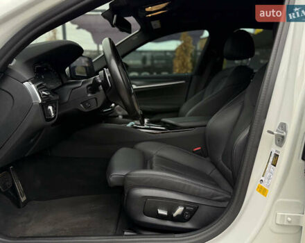 Белый БМВ 5 Серия, объемом двигателя 3 л и пробегом 133 тыс. км за 46000 $, фото 13 на Automoto.ua