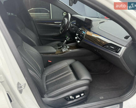 Белый БМВ 5 Серия, объемом двигателя 3 л и пробегом 85 тыс. км за 30000 $, фото 17 на Automoto.ua