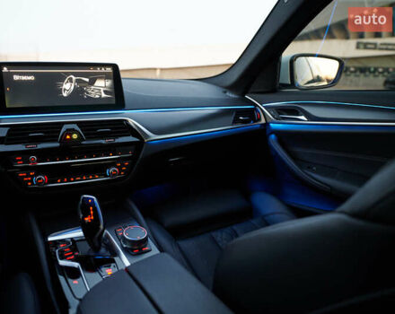 Белый БМВ 5 Серия, объемом двигателя 2 л и пробегом 91 тыс. км за 38000 $, фото 48 на Automoto.ua