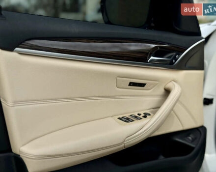 Білий БМВ 5 Серія, об'ємом двигуна 3 л та пробігом 111 тис. км за 39000 $, фото 11 на Automoto.ua