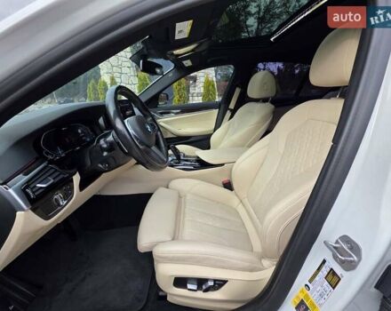 Белый БМВ 5 Серия, объемом двигателя 2 л и пробегом 49 тыс. км за 41799 $, фото 33 на Automoto.ua