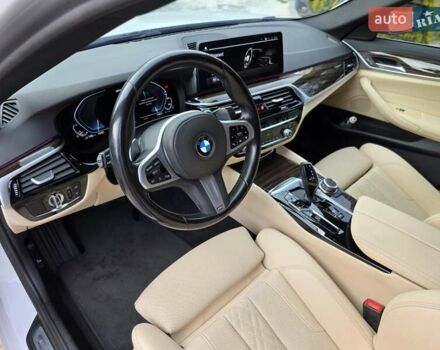 Белый БМВ 5 Серия, объемом двигателя 2 л и пробегом 49 тыс. км за 41799 $, фото 28 на Automoto.ua