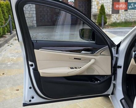 Белый БМВ 5 Серия, объемом двигателя 2 л и пробегом 49 тыс. км за 41799 $, фото 22 на Automoto.ua