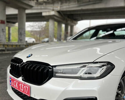 Белый БМВ 5 Серия, объемом двигателя 3 л и пробегом 17 тыс. км за 53500 $, фото 5 на Automoto.ua