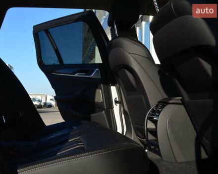 Белый БМВ 5 Серия, объемом двигателя 2.99 л и пробегом 158 тыс. км за 30817 $, фото 59 на Automoto.ua