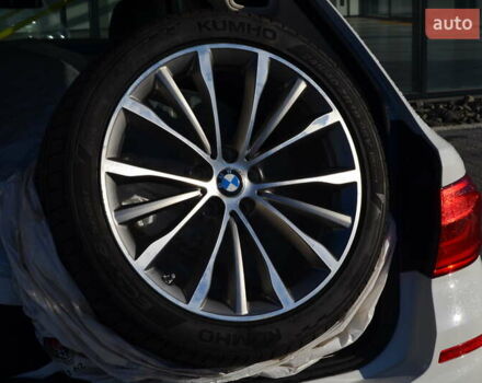 Белый БМВ 5 Серия, объемом двигателя 2.99 л и пробегом 158 тыс. км за 30817 $, фото 65 на Automoto.ua