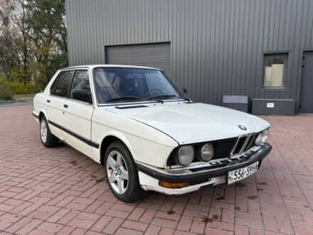 Белый БМВ 5 Серия, объемом двигателя 2.5 л и пробегом 350 тыс. км за 1300 $, фото 1 на Automoto.ua