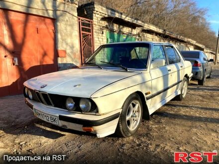 БМВ 5 Серия 1984 в Днепре (Днепропетровске) на Automoto.ua Белый БМВ 5 Серия, объемом двигателя 1.8 л и пробегом 0 тыс. км за 699 $, фото 1 на Automoto.ua