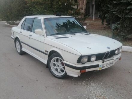 БМВ 5 Серія 1984 у Синельниковом на Automoto.ua Білий БМВ 5 Серія, об'ємом двигуна 1.8 л та пробігом 200 тис. км за 1000 $, фото 1 на Automoto.ua