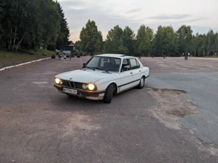 БМВ 5 Серия 1986 в Житомире на Automoto.ua Белый БМВ 5 Серия, объемом двигателя 2.4 л и пробегом 300 тыс. км за 2200 $, фото 1 на Automoto.ua