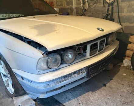 Білий БМВ 5 Серія, об'ємом двигуна 2 л та пробігом 300 тис. км за 947 $, фото 1 на Automoto.ua