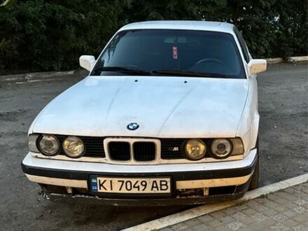 Белый БМВ 5 Серия, объемом двигателя 2.5 л и пробегом 370 тыс. км за 2500 $, фото 1 на Automoto.ua