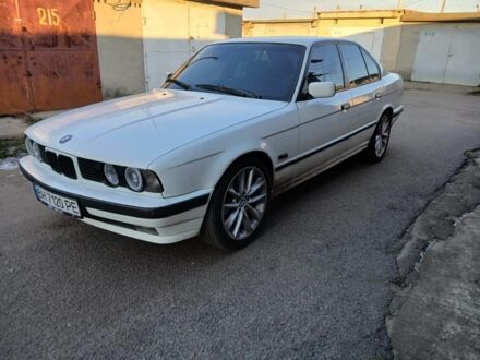 Білий БМВ 5 Серія, об'ємом двигуна 2 л та пробігом 100 тис. км за 2800 $, фото 1 на Automoto.ua