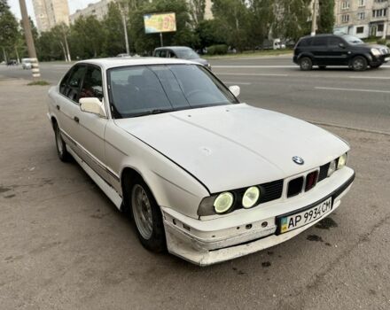 Белый БМВ 5 Серия, объемом двигателя 2 л и пробегом 125 тыс. км за 1300 $, фото 1 на Automoto.ua