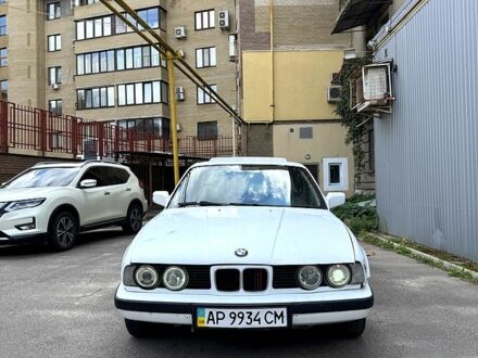 Белый БМВ 5 Серия, объемом двигателя 2 л и пробегом 0 тыс. км за 1399 $, фото 1 на Automoto.ua