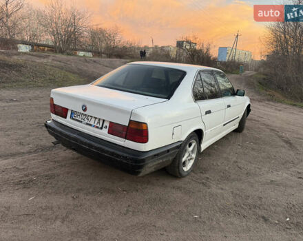 Белый БМВ 5 Серия, объемом двигателя 1.99 л и пробегом 345 тыс. км за 1500 $, фото 1 на Automoto.ua