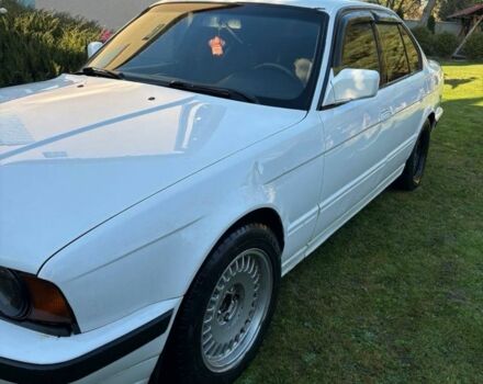 Белый БМВ 5 Серия, объемом двигателя 3.4 л и пробегом 460 тыс. км за 2319 $, фото 1 на Automoto.ua