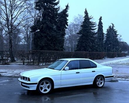 Белый БМВ 5 Серия, объемом двигателя 2.5 л и пробегом 364 тыс. км за 5000 $, фото 1 на Automoto.ua