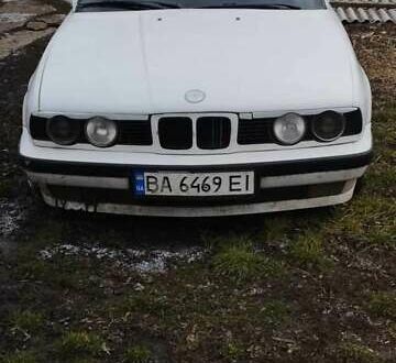 БМВ 5 Серия 1990 в Бобринце на Automoto.ua Белый БМВ 5 Серия, объемом двигателя 2.44 л и пробегом 280 тыс. км за 2500 $, фото 1 на Automoto.ua