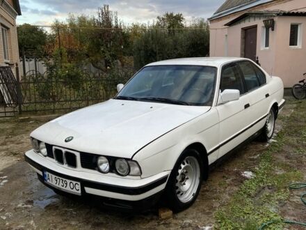 Белый БМВ 5 Серия, объемом двигателя 2 л и пробегом 320 тыс. км за 3000 $, фото 1 на Automoto.ua