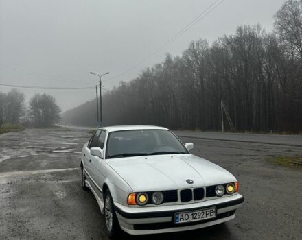 Білий БМВ 5 Серія, об'ємом двигуна 2 л та пробігом 380 тис. км за 2200 $, фото 1 на Automoto.ua