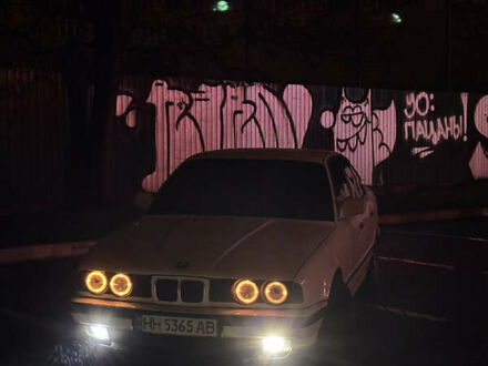 Белый БМВ 5 Серия, объемом двигателя 2.5 л и пробегом 444 тыс. км за 2990 $, фото 1 на Automoto.ua