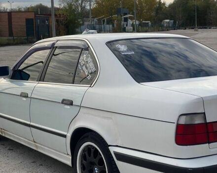 Белый БМВ 5 Серия, объемом двигателя 2.5 л и пробегом 443 тыс. км за 2800 $, фото 1 на Automoto.ua