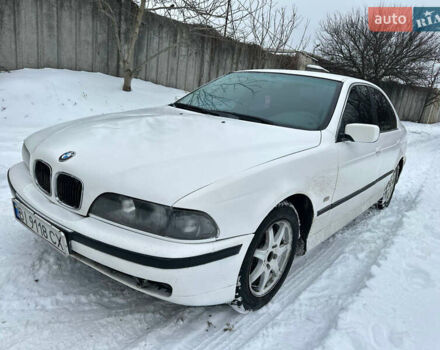 Белый БМВ 5 Серия, объемом двигателя 1.99 л и пробегом 493 тыс. км за 2900 $, фото 1 на Automoto.ua
