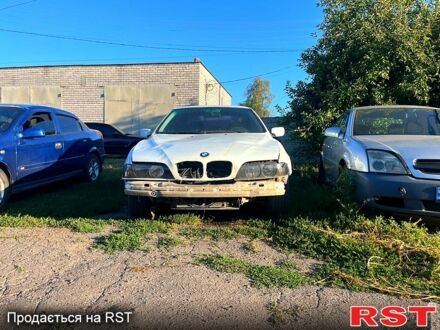 БМВ 5 Серия 1996 в Полтаве на Automoto.ua Белый БМВ 5 Серия, объемом двигателя 2 л и пробегом 400 тыс. км за 2000 $, фото 1 на Automoto.ua