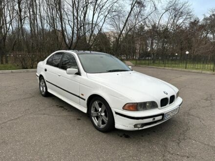 Білий БМВ 5 Серія, об'ємом двигуна 2.5 л та пробігом 300 тис. км за 2900 $, фото 1 на Automoto.ua