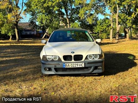 Белый БМВ 5 Серия, объемом двигателя 2 л и пробегом 440 тыс. км за 4000 $, фото 1 на Automoto.ua