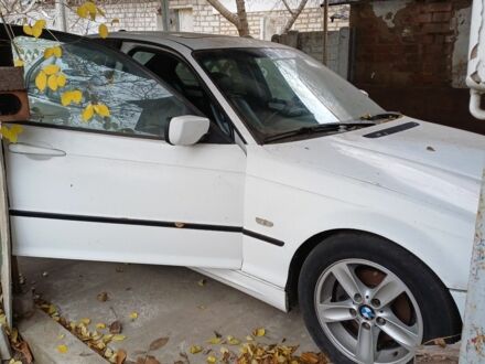 Белый БМВ 5 Серия, объемом двигателя 1.8 л и пробегом 100 тыс. км за 2000 $, фото 1 на Automoto.ua