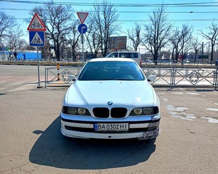 Белый БМВ 5 Серия, объемом двигателя 2 л и пробегом 280 тыс. км за 4000 $, фото 1 на Automoto.ua