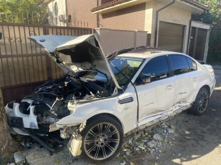 Белый БМВ 5 Серия, объемом двигателя 3 л и пробегом 220 тыс. км за 4000 $, фото 1 на Automoto.ua