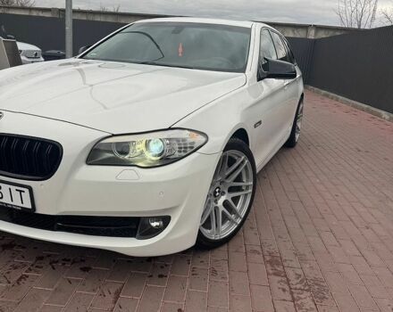 Белый БМВ 5 Серия, объемом двигателя 3 л и пробегом 330 тыс. км за 11000 $, фото 1 на Automoto.ua
