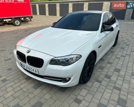 Білий БМВ 5 Серія, об'ємом двигуна 2 л та пробігом 380 тис. км за 12600 $, фото 1 на Automoto.ua