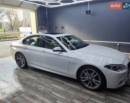 Белый БМВ 5 Серия, объемом двигателя 2.99 л и пробегом 150 тыс. км за 21000 $, фото 1 на Automoto.ua