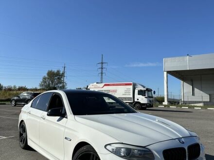 Белый БМВ 5 Серия, объемом двигателя 3 л и пробегом 202 тыс. км за 18300 $, фото 1 на Automoto.ua