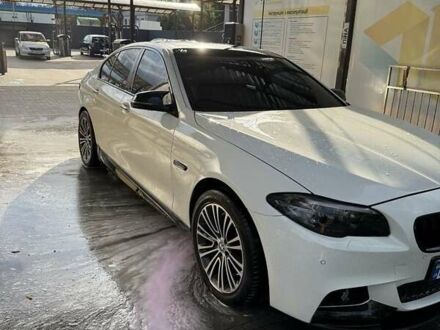 Белый БМВ 5 Серия, объемом двигателя 3 л и пробегом 145 тыс. км за 14000 $, фото 1 на Automoto.ua
