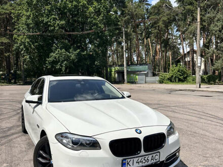 БМВ 5 Серия 2015 в Киеве на Automoto.ua Белый БМВ 5 Серия, объемом двигателя 2 л и пробегом 147 тыс. км за 17600 $, фото 1 на Automoto.ua