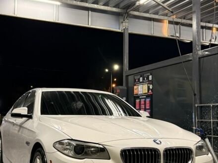 Белый БМВ 5 Серия, объемом двигателя 3 л и пробегом 178 тыс. км за 18300 $, фото 1 на Automoto.ua