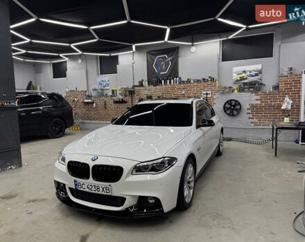 Белый БМВ 5 Серия, объемом двигателя 2 л и пробегом 123 тыс. км за 22600 $, фото 1 на Automoto.ua