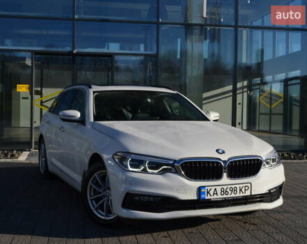 Белый БМВ 5 Серия, объемом двигателя 2.99 л и пробегом 158 тыс. км за 30817 $, фото 1 на Automoto.ua