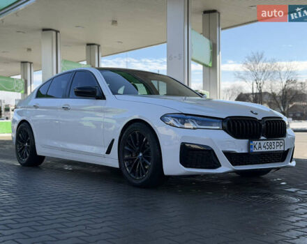 Белый БМВ 5 Серия, объемом двигателя 3 л и пробегом 220 тыс. км за 27000 $, фото 1 на Automoto.ua