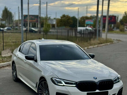 Белый БМВ 5 Серия, объемом двигателя 3 л и пробегом 105 тыс. км за 35999 $, фото 1 на Automoto.ua
