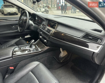Бежевий БМВ 5 Серія, об'ємом двигуна 3 л та пробігом 212 тис. км за 15000 $, фото 13 на Automoto.ua