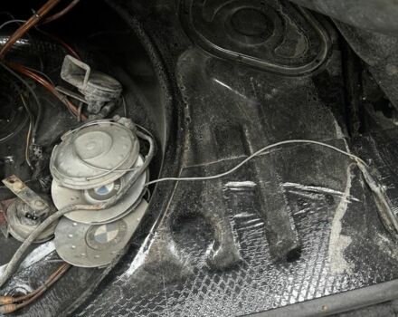 Черный БМВ 5 Серия, объемом двигателя 2 л и пробегом 100 тыс. км за 1500 $, фото 4 на Automoto.ua